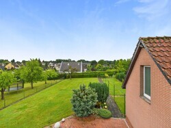 Ausblick aus Balkon in Garten