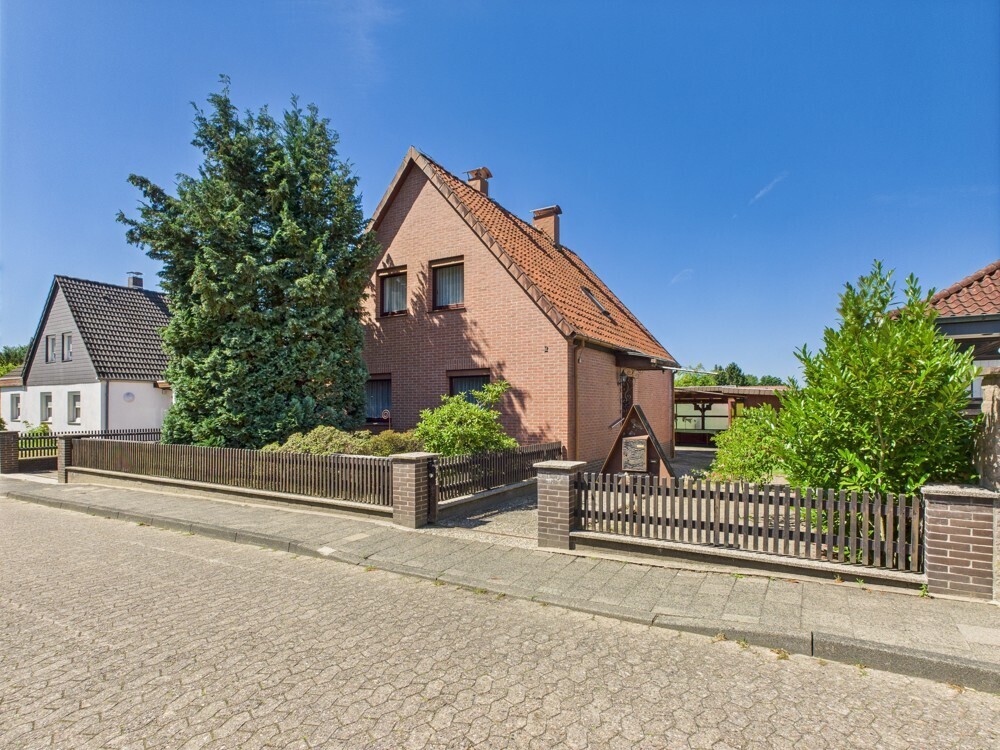 Straßenansicht