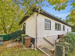 Hauseingang 1 und Kellerabgang