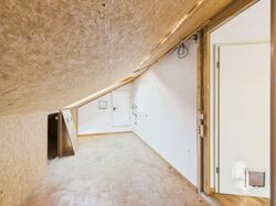 Zimmer 5 Ankleide (DG)