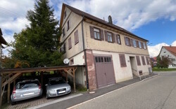 Ansicht mit Carport