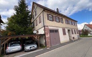 Ansicht mit Carport