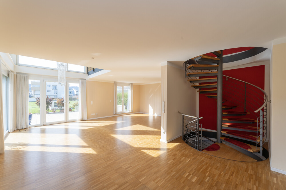 Wohnraum mit Treppe