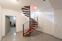 Keller mit Treppe