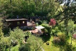 Außenansicht mit Garten