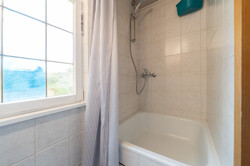 Badezimmer mit Dusche