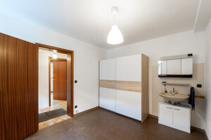 Schlafzimmer mit Waschbecken