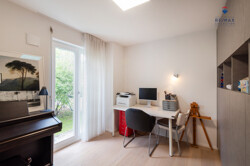 Kinder-/Arbeitszimmer