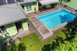 Pool, Terrasse und Pergola