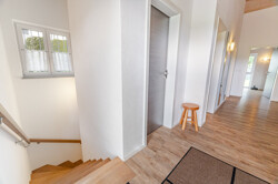 Diele und Treppe ins UG