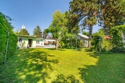 weitläufiger Garten