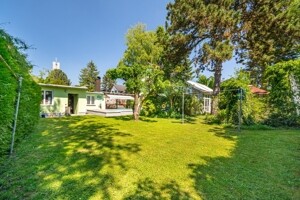 weitläufiger Garten 