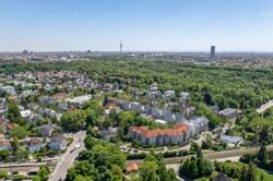 Blick zum Olympiaturm