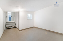 Großer uneinsehbarer Keller