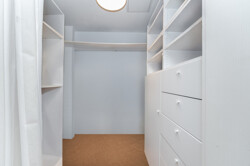 Begehbarer Kleiderschrank