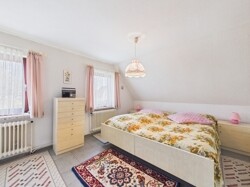 Schlafzimmer DG