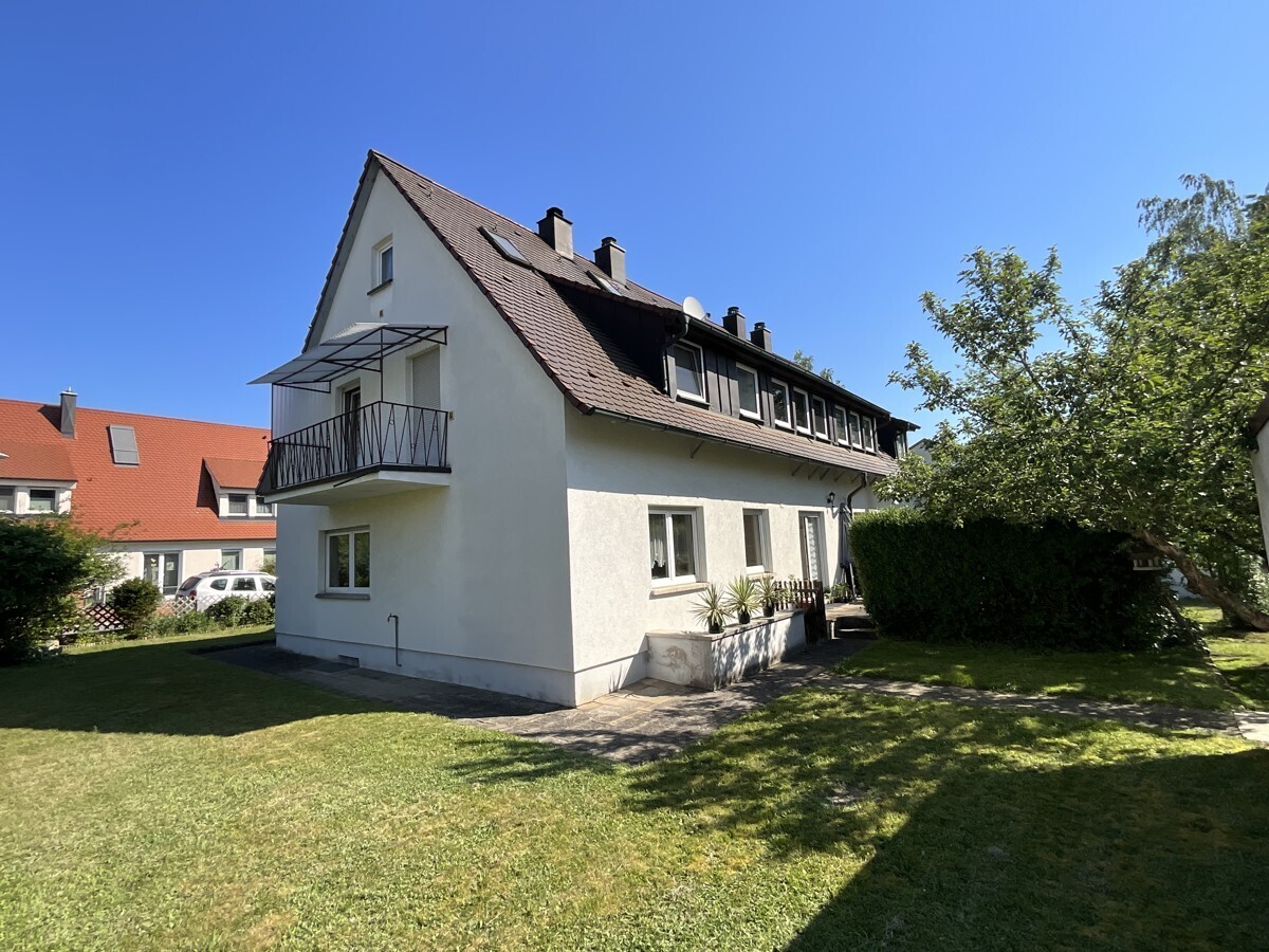 Seitliche Gartenansicht