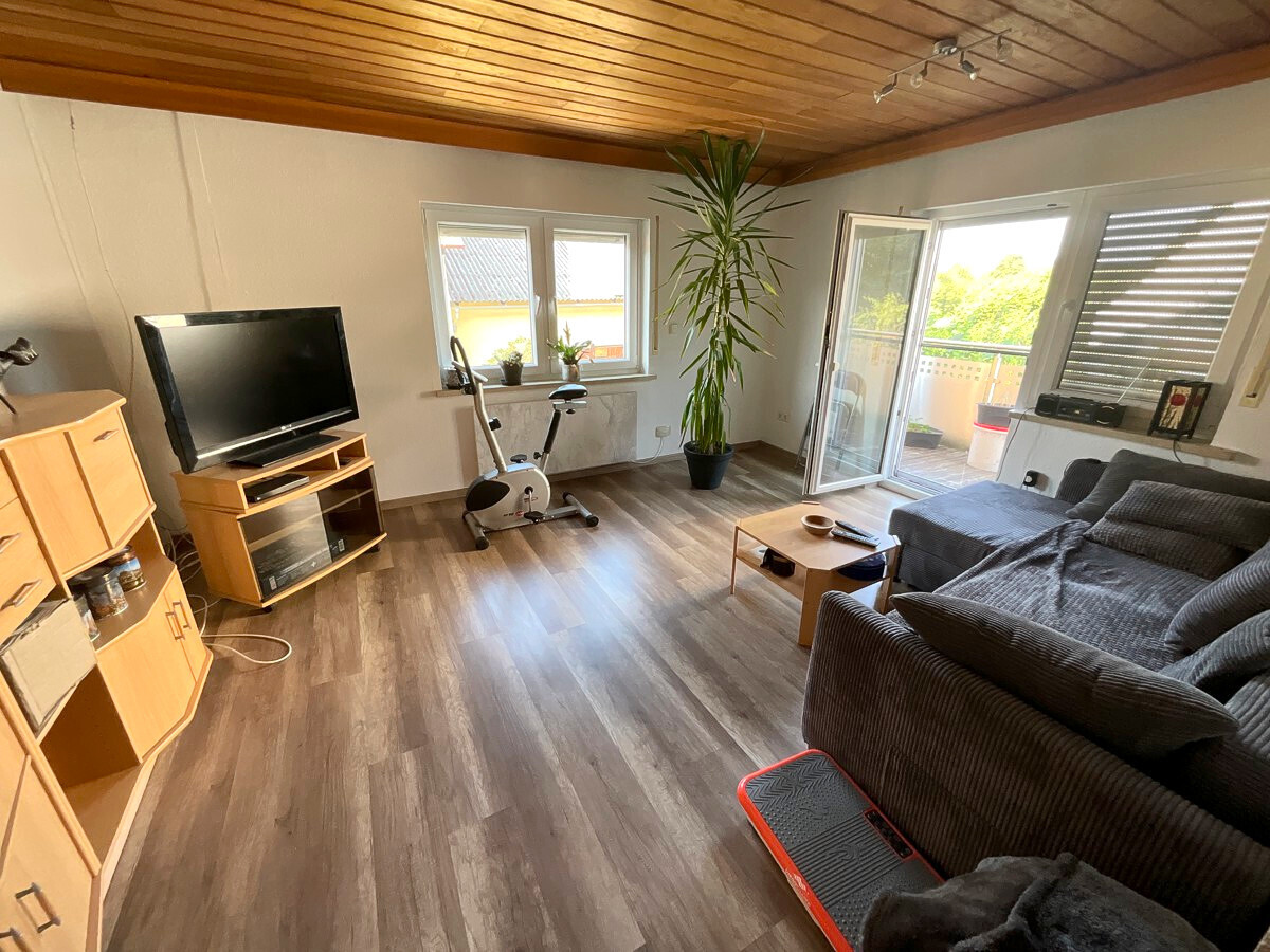 ZFH: Wohnzimmer m. Zutritt Balkon (Whg. OG)