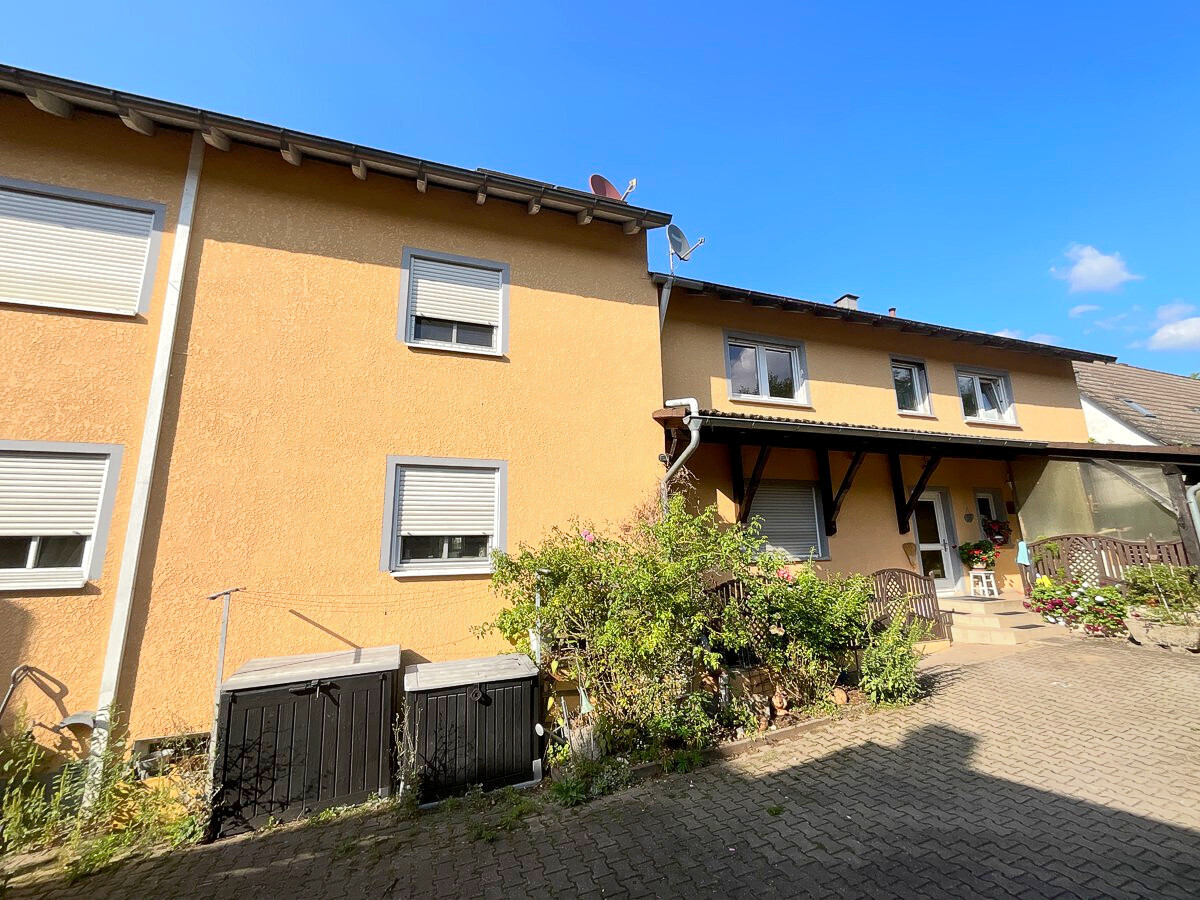 Hofseite Zweifamilienhaus