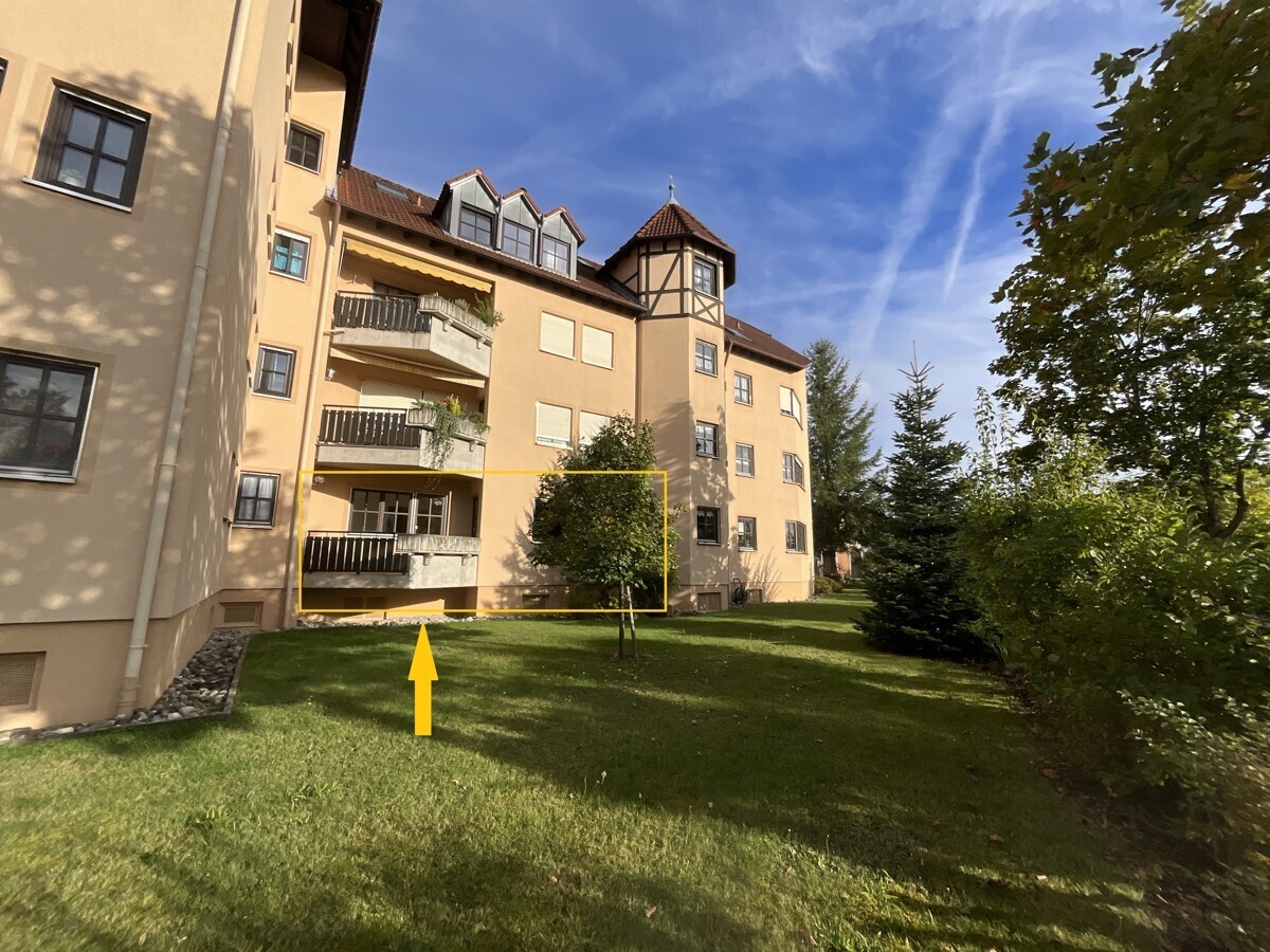 Wohnhaus, Wohnung mit Balkon