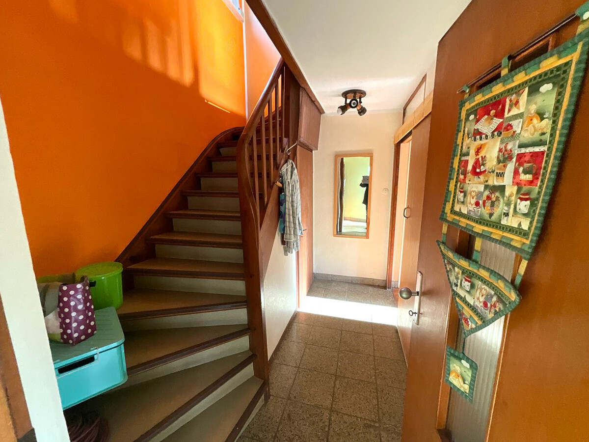 Flurbereich mit Treppe in das Dachgeschoss