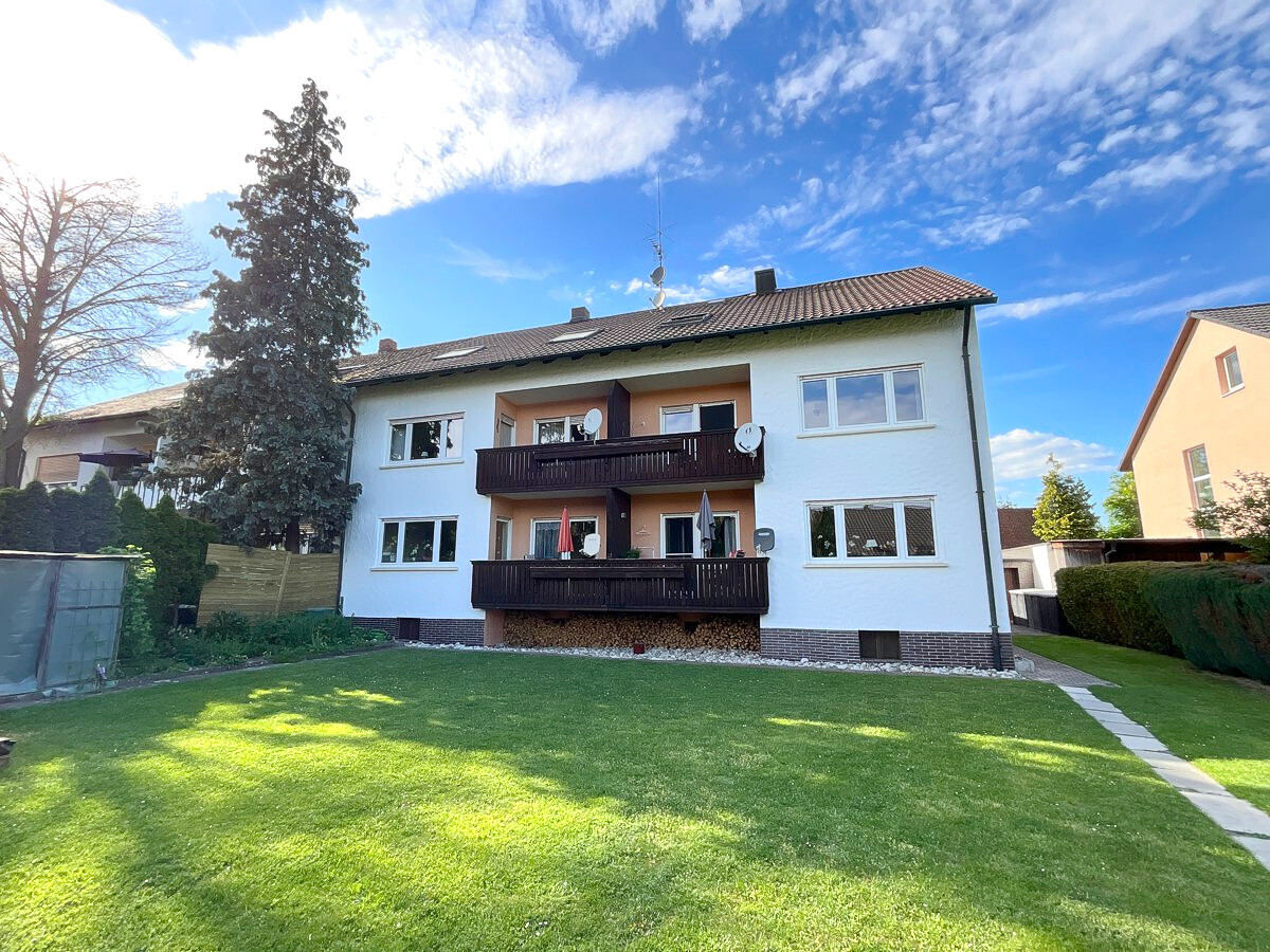 Sechs Wohnungen mit ..