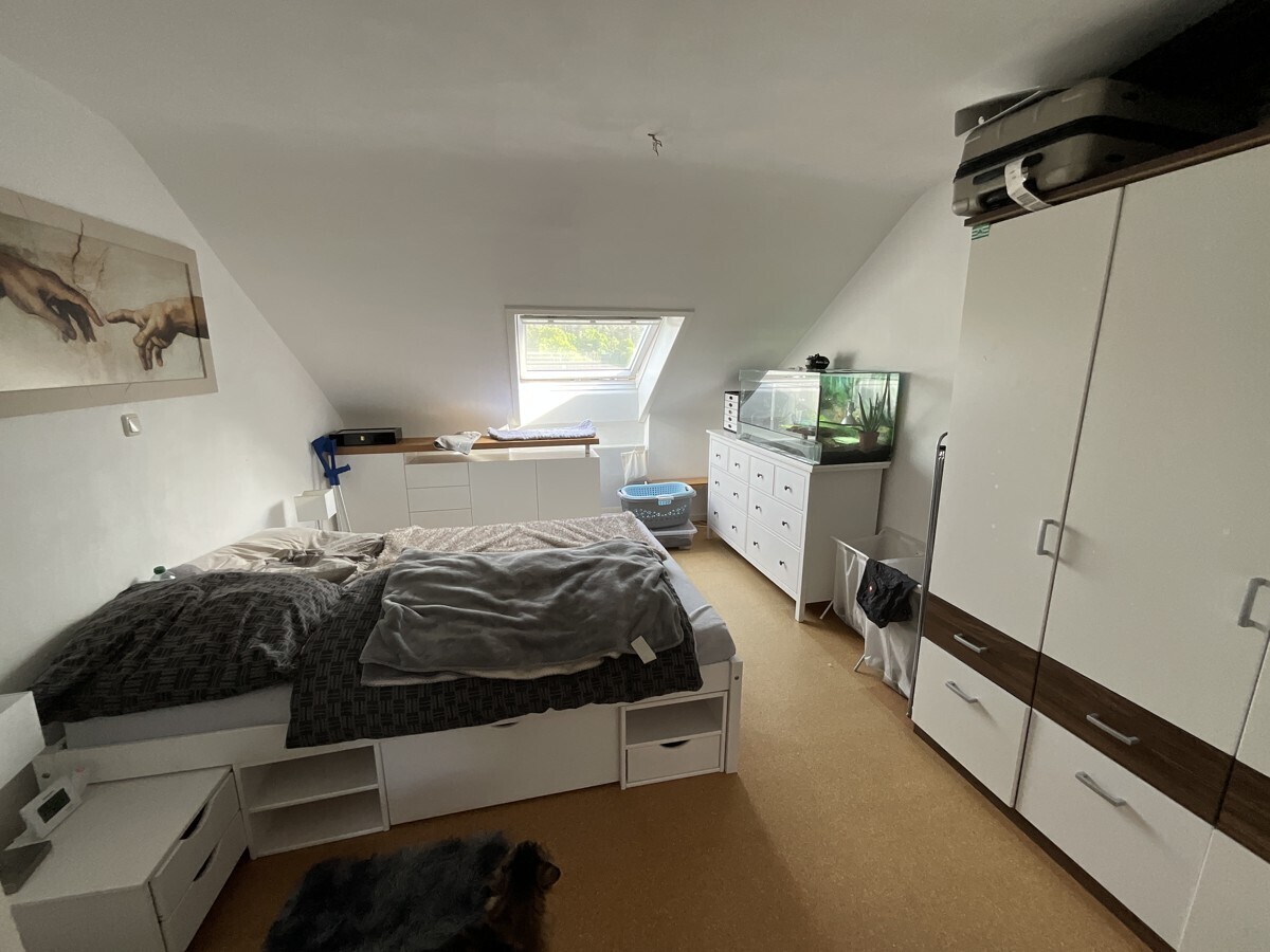 Schlafzimmer DG links