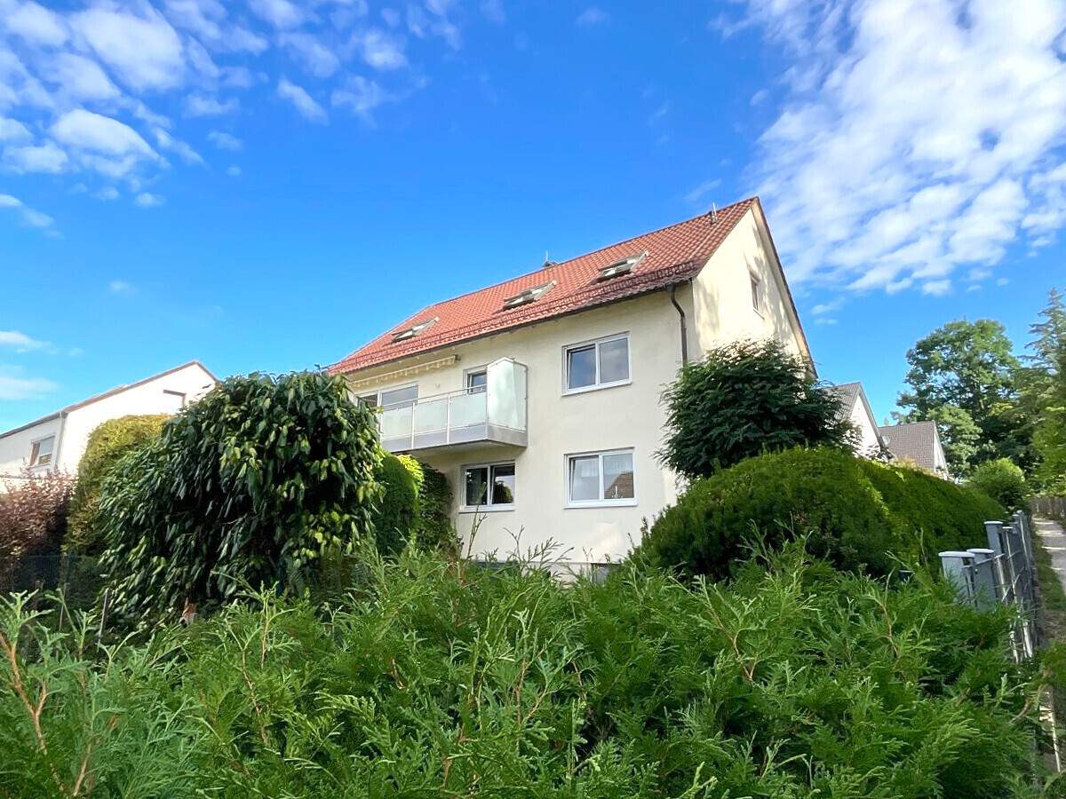 Haus und Garten mit viel Grün
