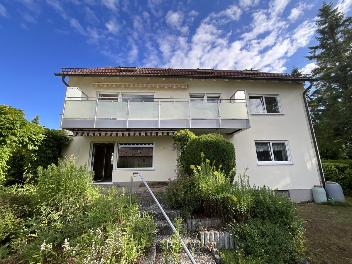 Blick vom Garten auf das Haus