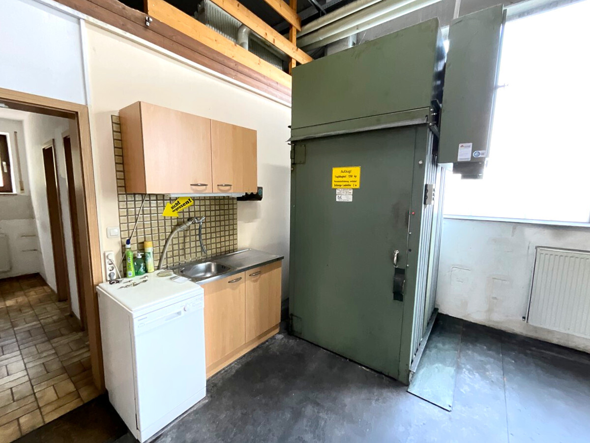 Aufzug / Teeküche / WC Anlage Halle 3