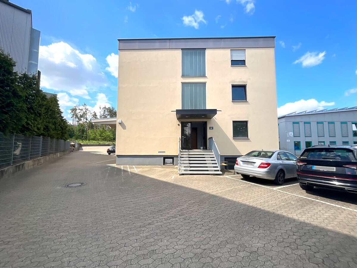 Haupteingang Bürotrakt
