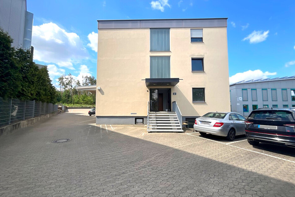Haupteingang Bürotrakt