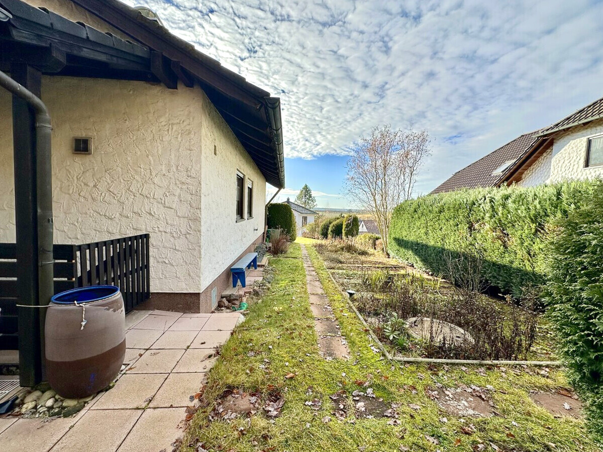 seitlicher Garten