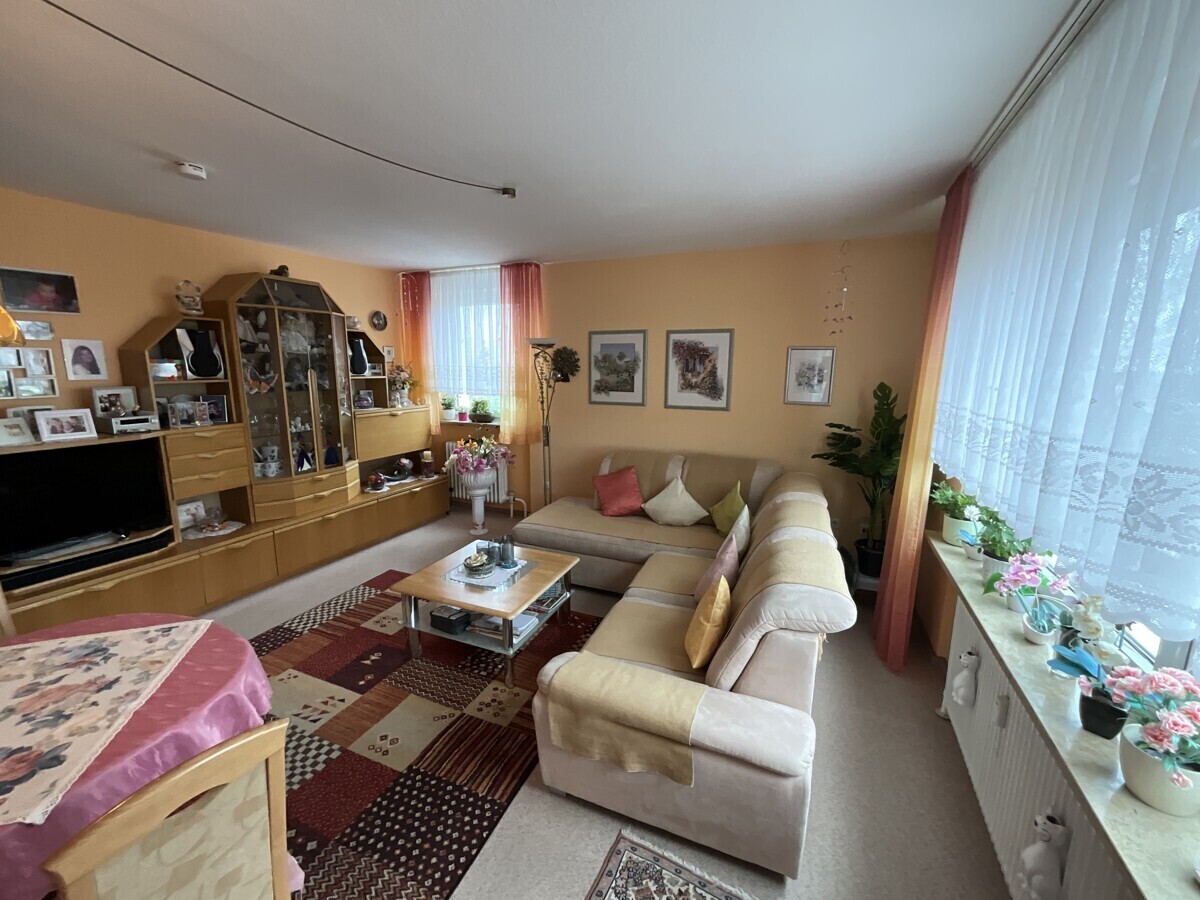 Wohnzimmer mit viel Licht