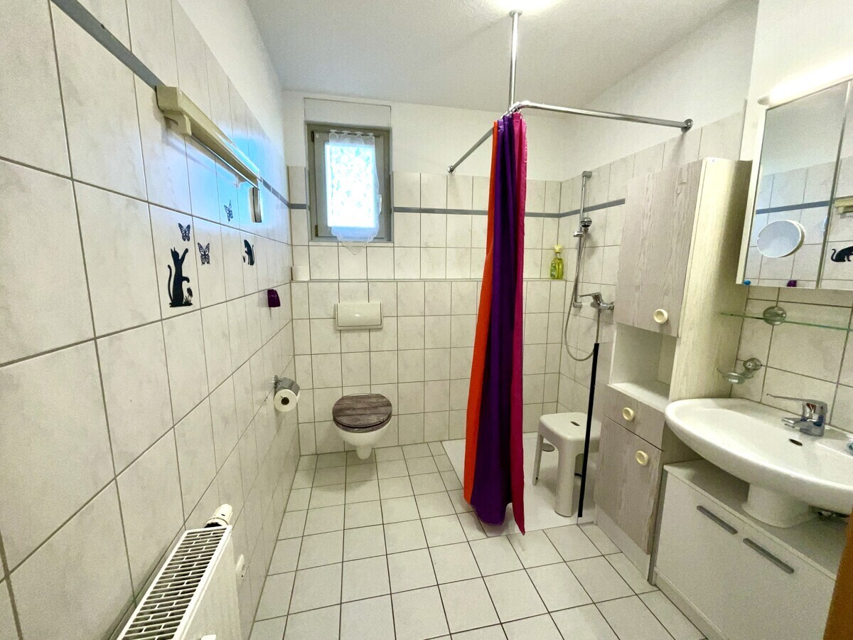 tagesbelichtetes Badezimmer