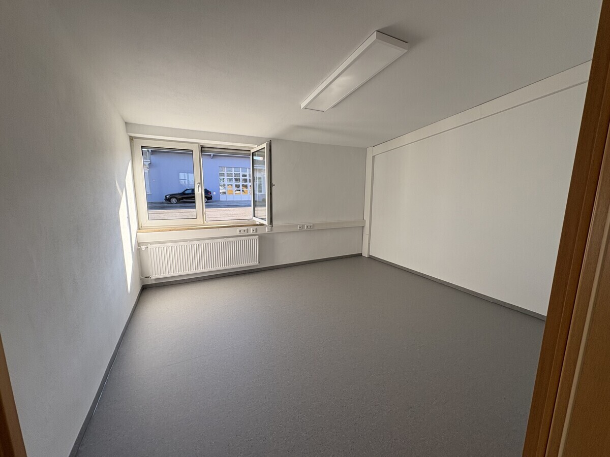 ZUSÄTZL. MÖGLICH: Halle 2 / Büro