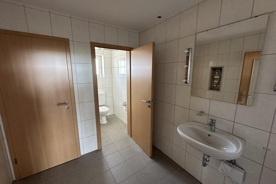 ZUSÄTZL. MÖGLICH: Halle 1 / Sanitär