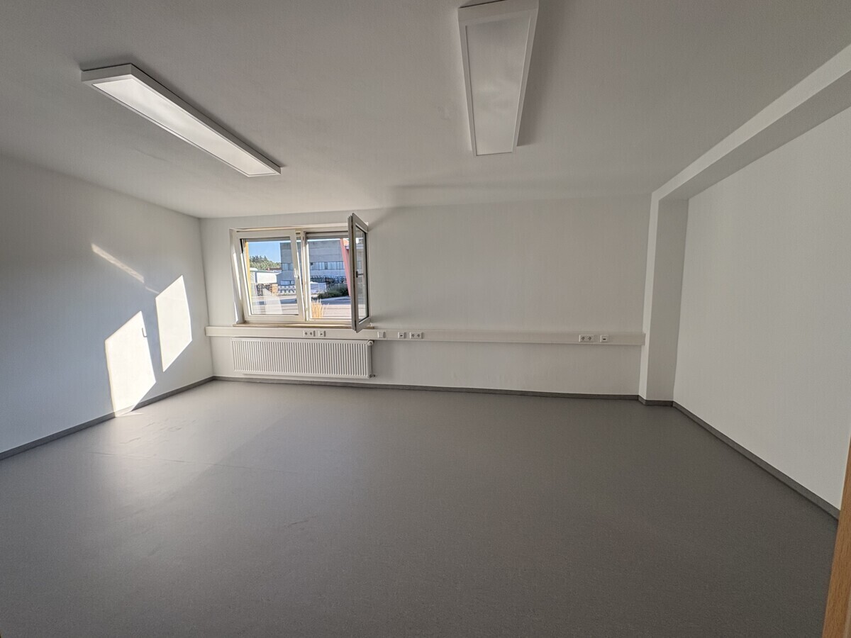 ZUSÄTZL. MÖGLICH: Halle 2 / Büro