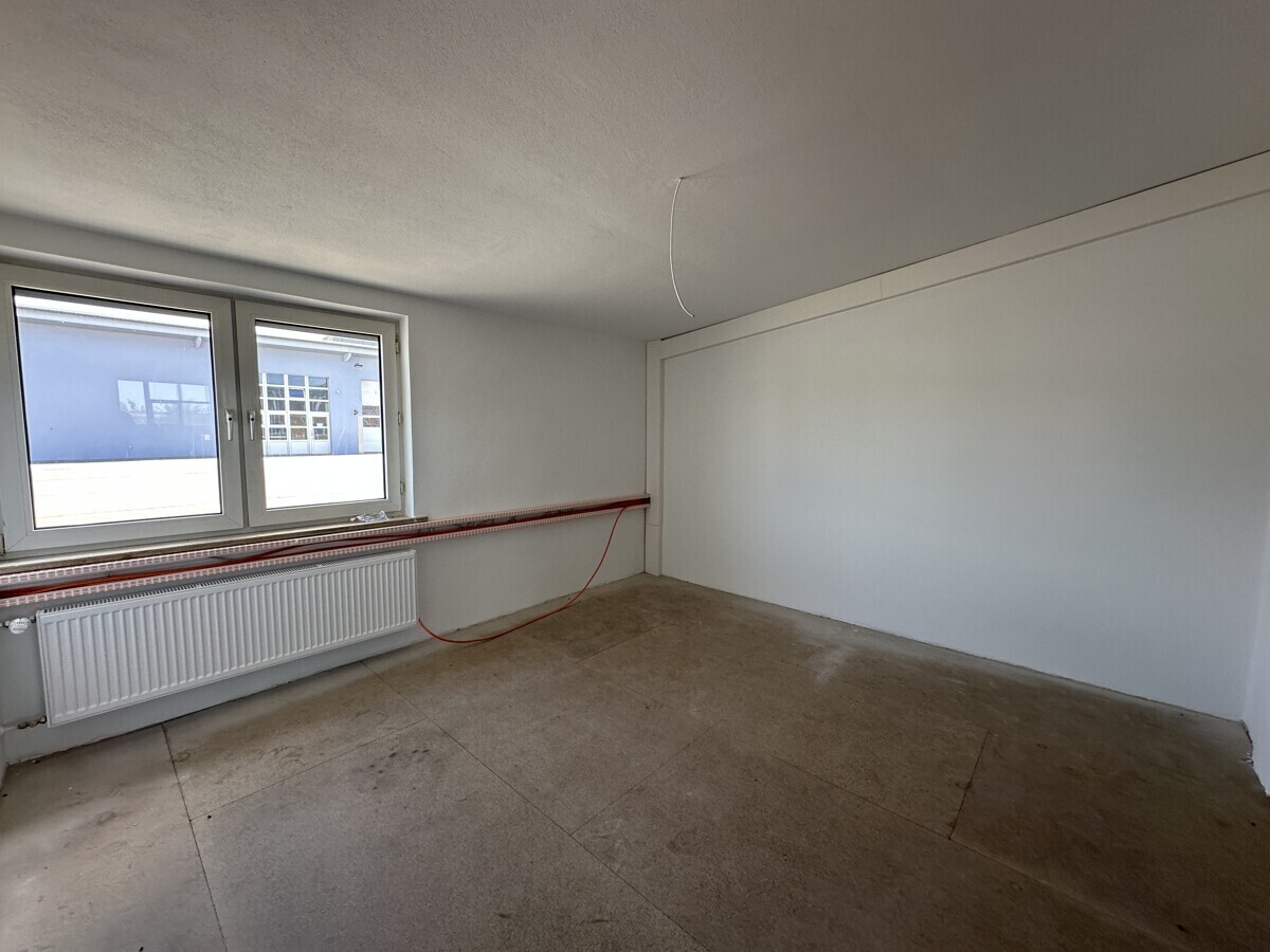 ZUSÄTZL. MÖGLICH: Halle 2 / Büro