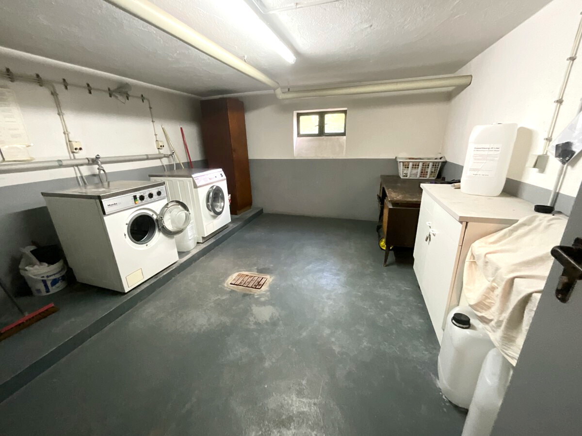 Waschraum mit Münzautomaten (WM-Anschluss im Bad vorhanden)