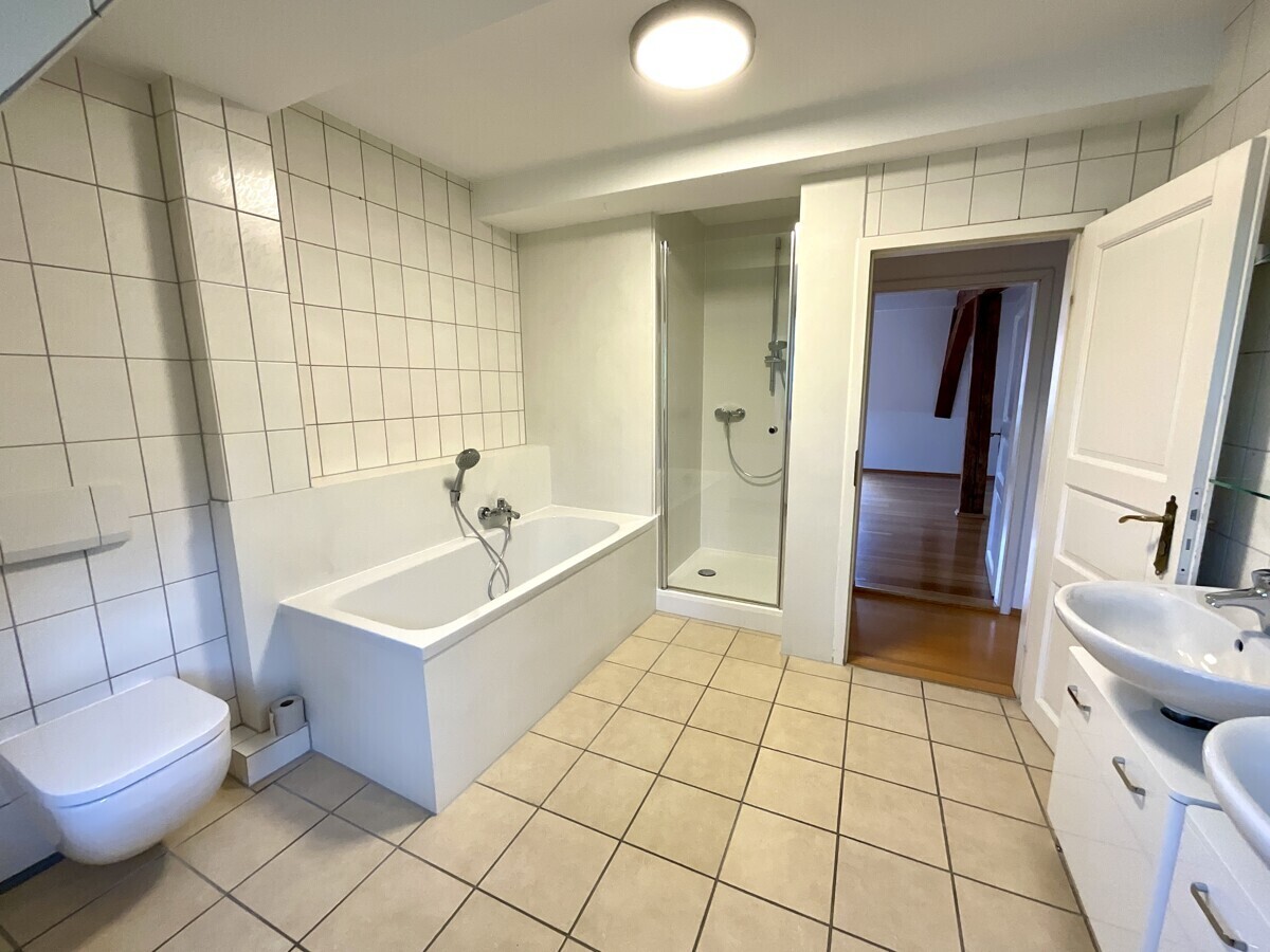 tagesbelichtete Badezimmer
