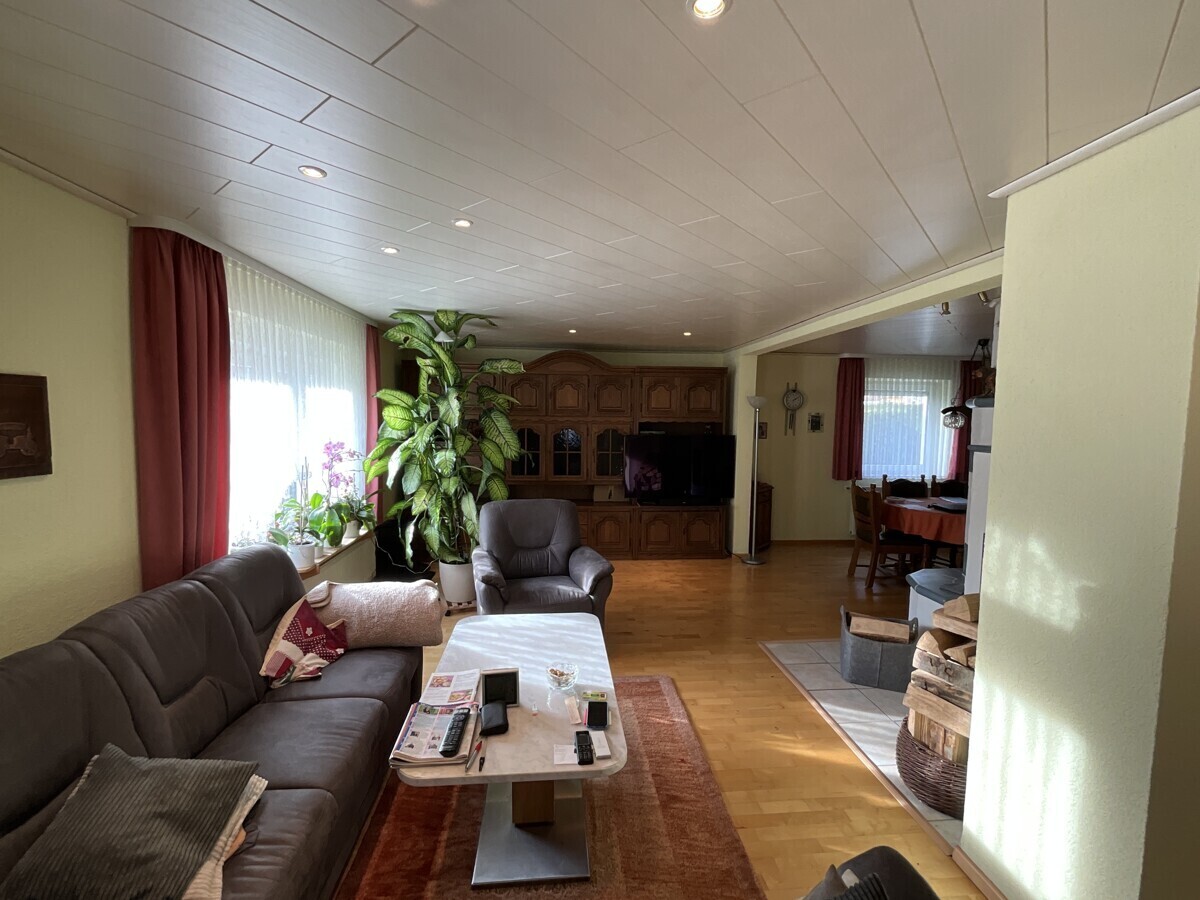 Blick vom Wohnzimmer zum Esszimmer