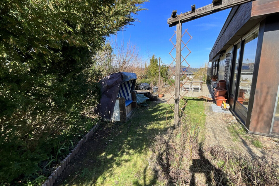 seitlicher Gartenbereich