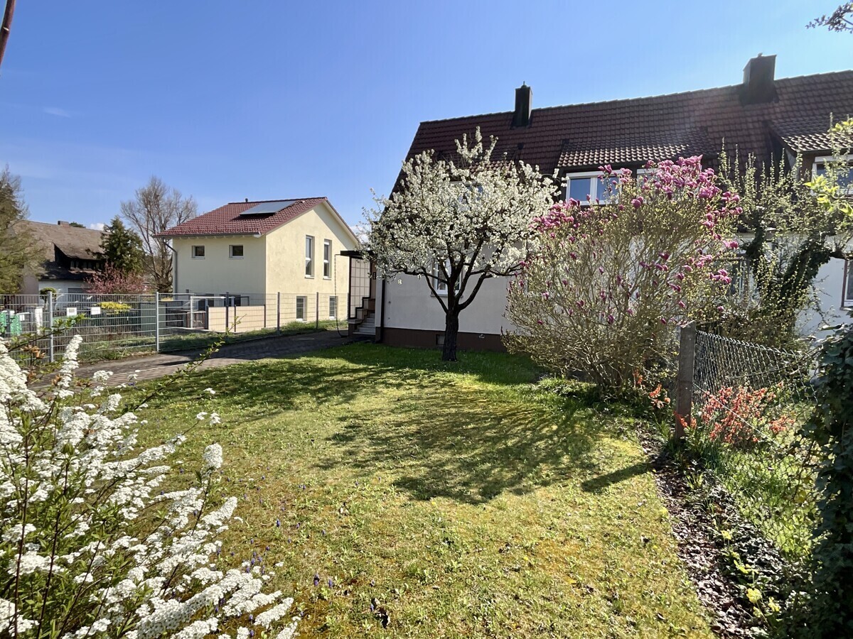 Wohnhaus mit Gartengrundstück