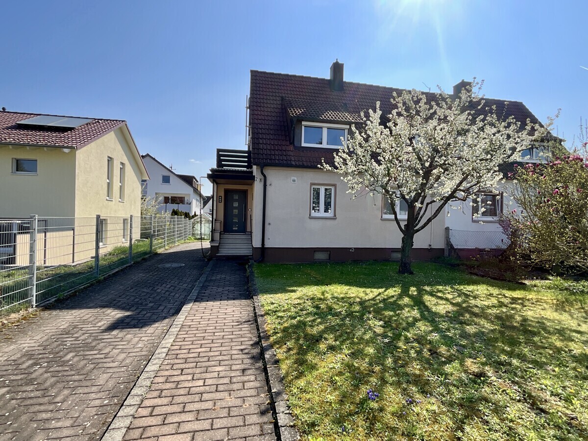 Wohnhaus mit Gartengrundstück