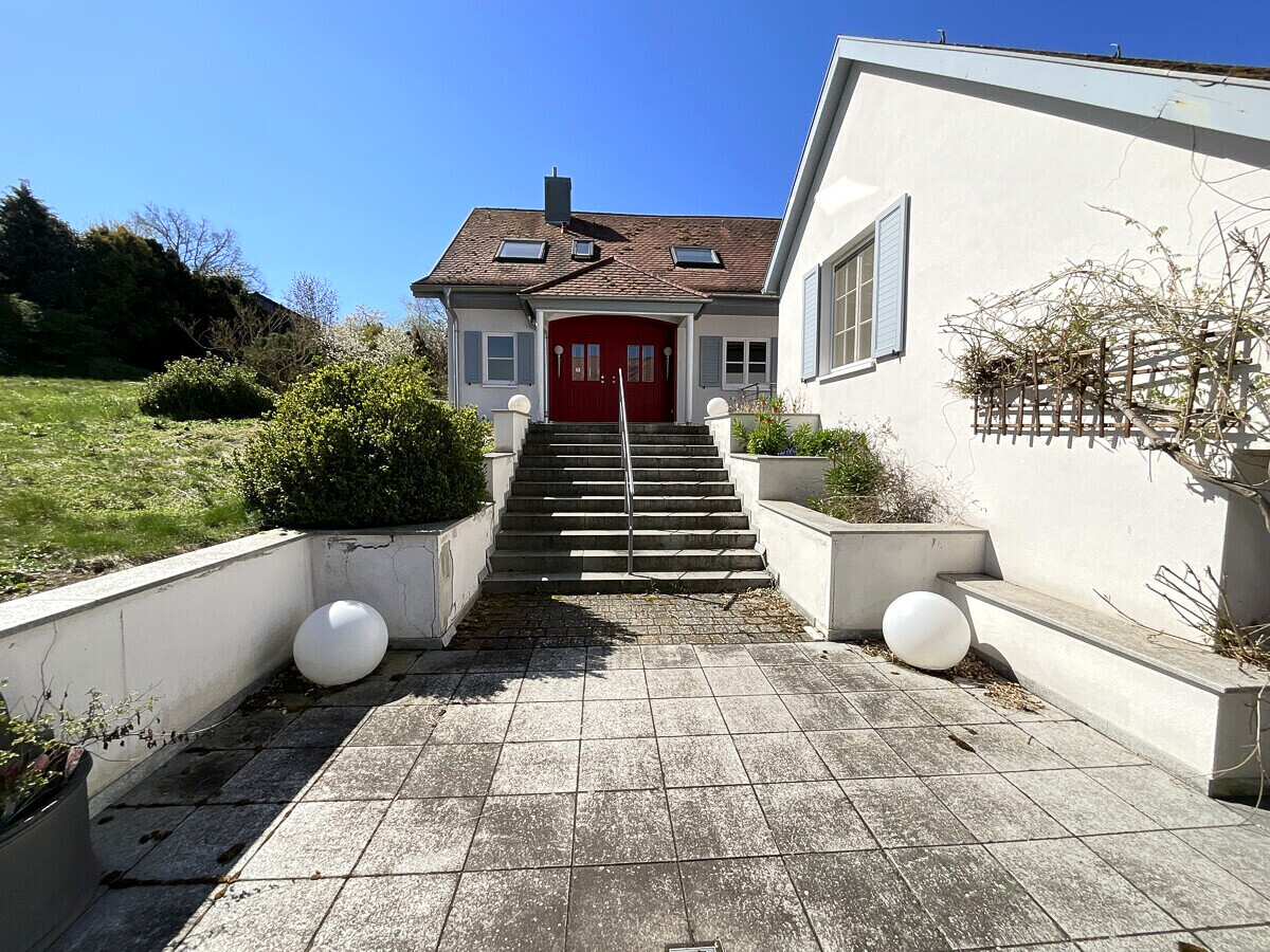 Aufgang zum Wohnhaus