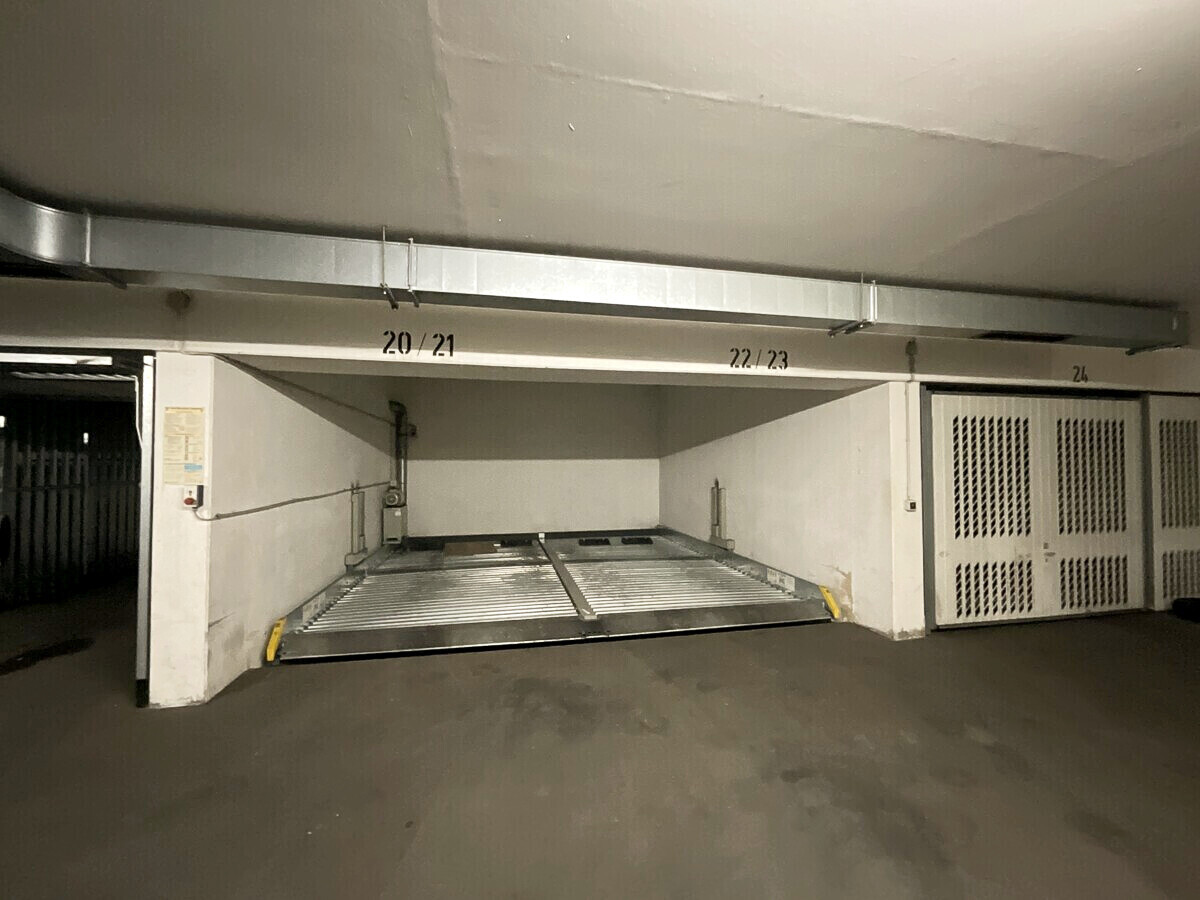 Tiefgaragenplatz links unten