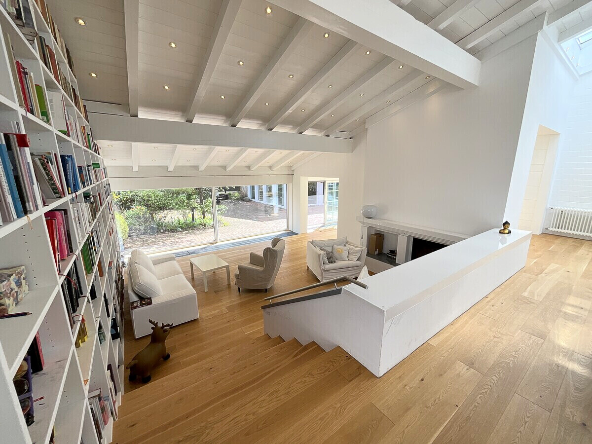 Wohnzimmer & Bibliothek