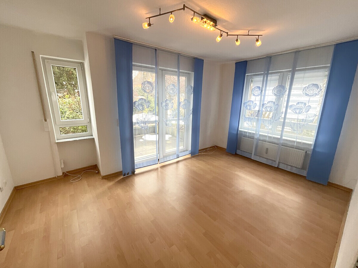 Schlafzimmer mit Austritt zur Terrasse