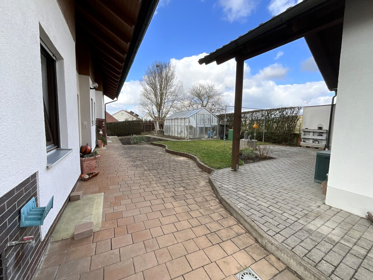 Garten im Eingangsbereich